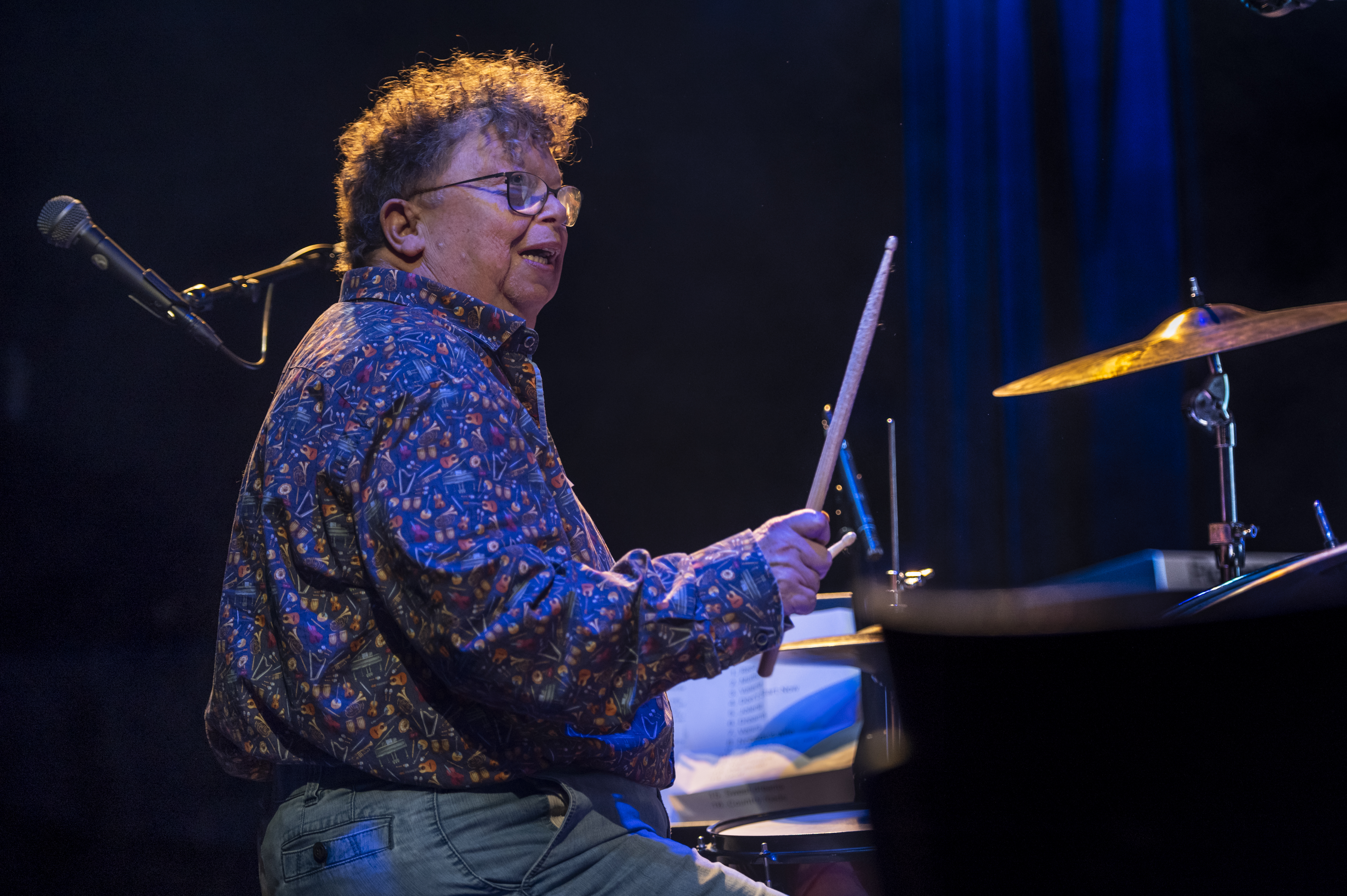 Johan speelt drums bij de ABCDate Band