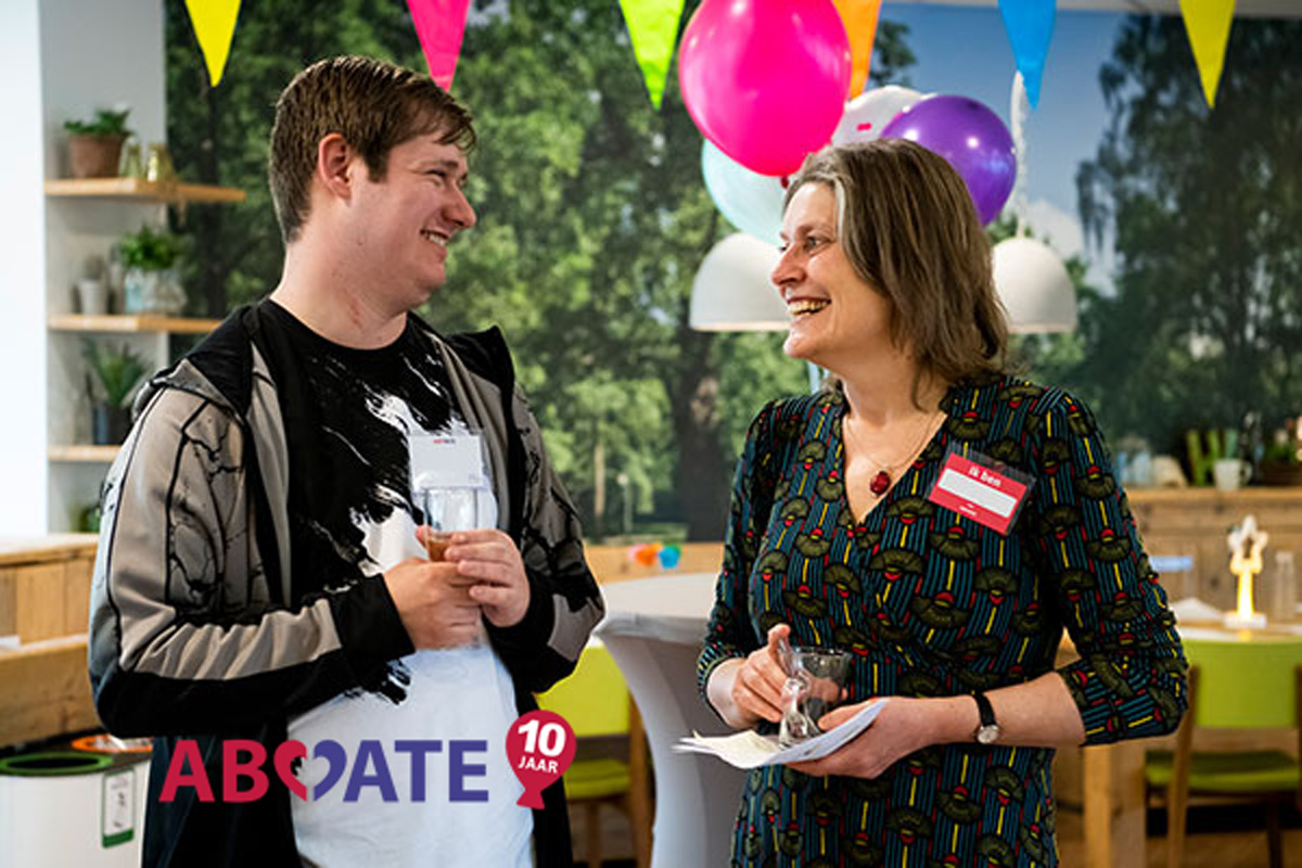 Geesje hielp bij de start van ABCDate en organiseerde het eerste grote feest en de helpdesk.